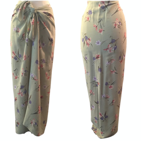 🌸 Elevate Your Wardrobe with the Todd Thompson Green Floral Faux Wrap Skirt! 🌸 - Picture 2 of 13